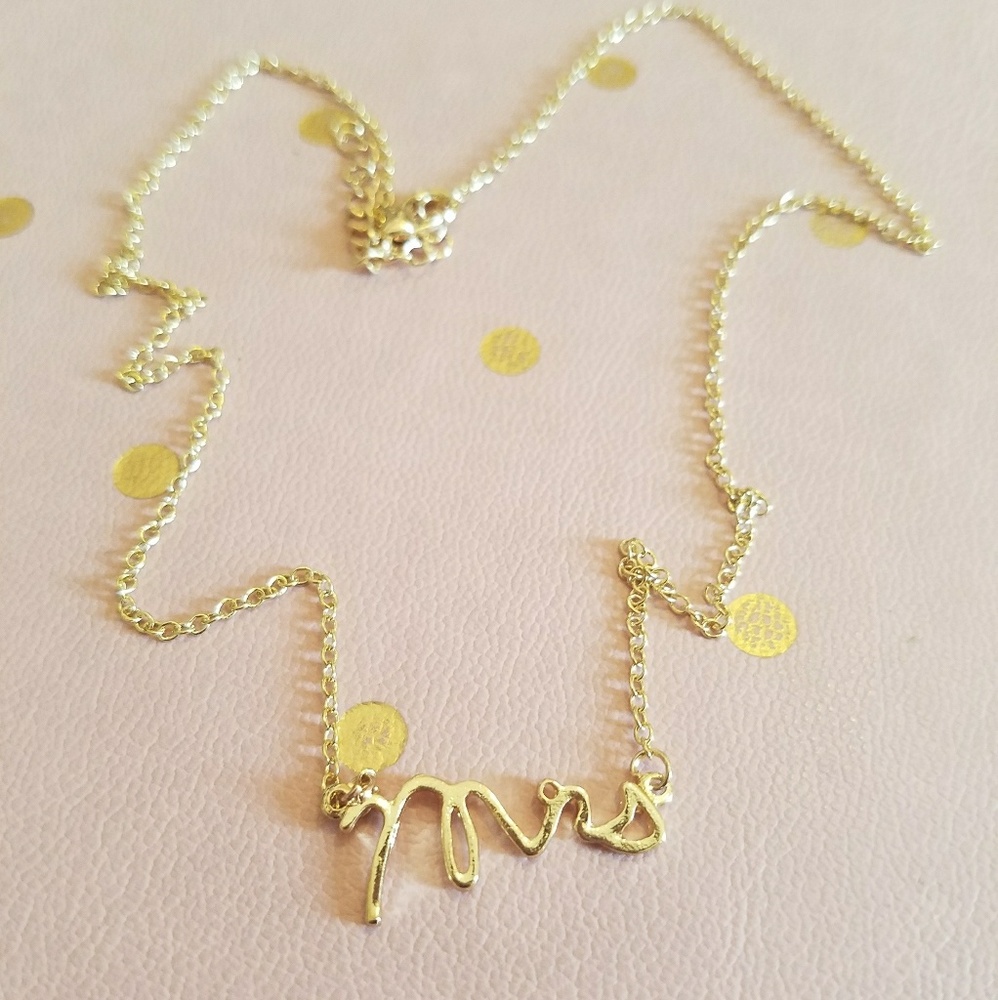 CLOSET CLOSING: "Mrs" Pendant Necklace
